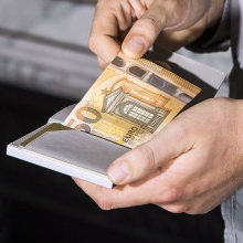 Ögon Cascade Zipper Wallet Kartenetui RFID-safe mit Münzfach Blaster